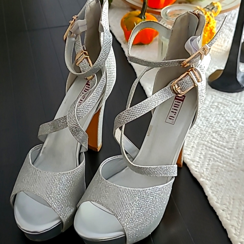 Idifu silver platform heels